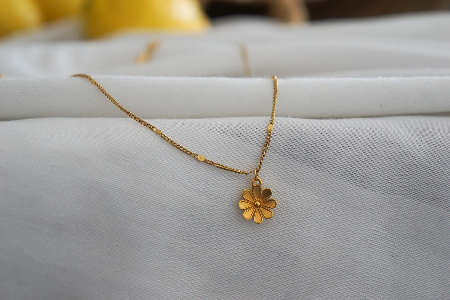 Lyn | Goldkette mit Blumenanhänger