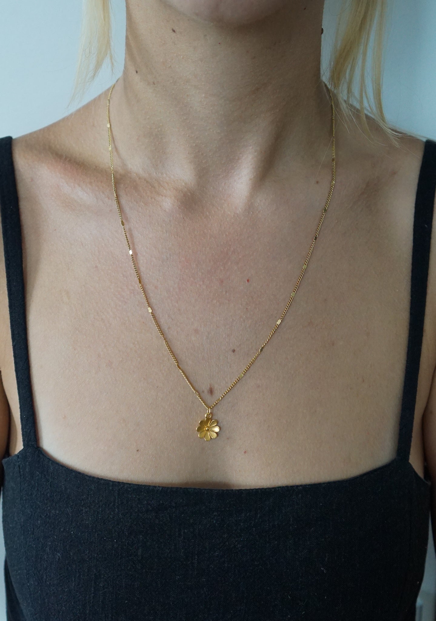 Lyn | Goldkette mit Blumenanhänger