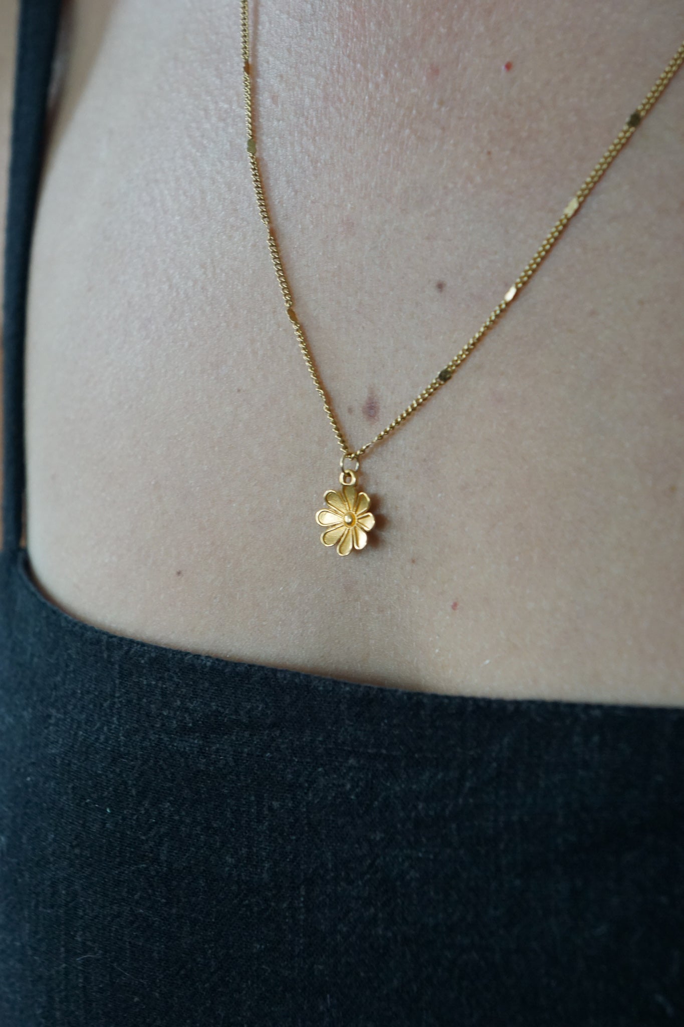 Lyn | Goldkette mit Blumenanhänger